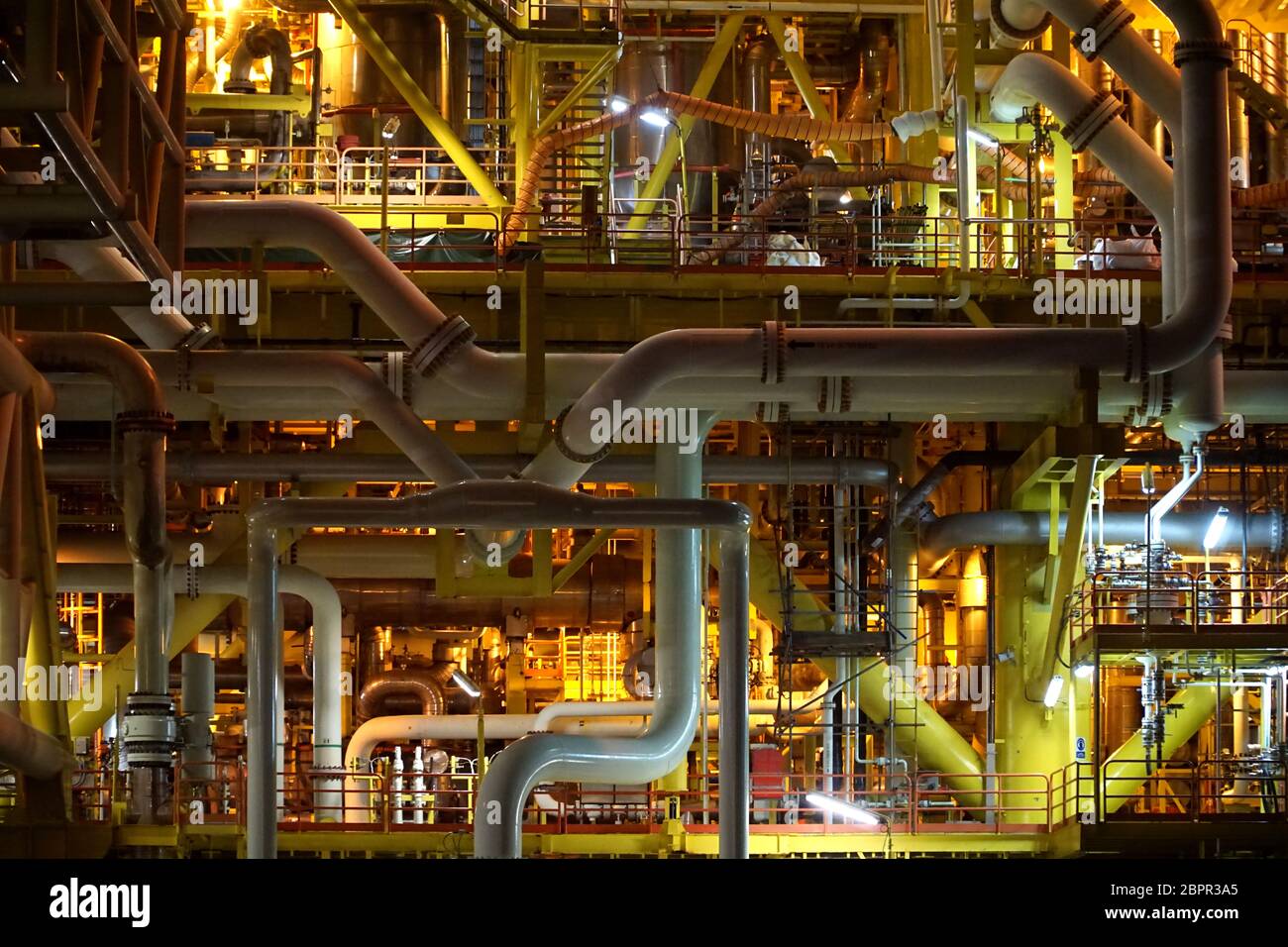 Refinery storage tanks structures hires stock photography and images