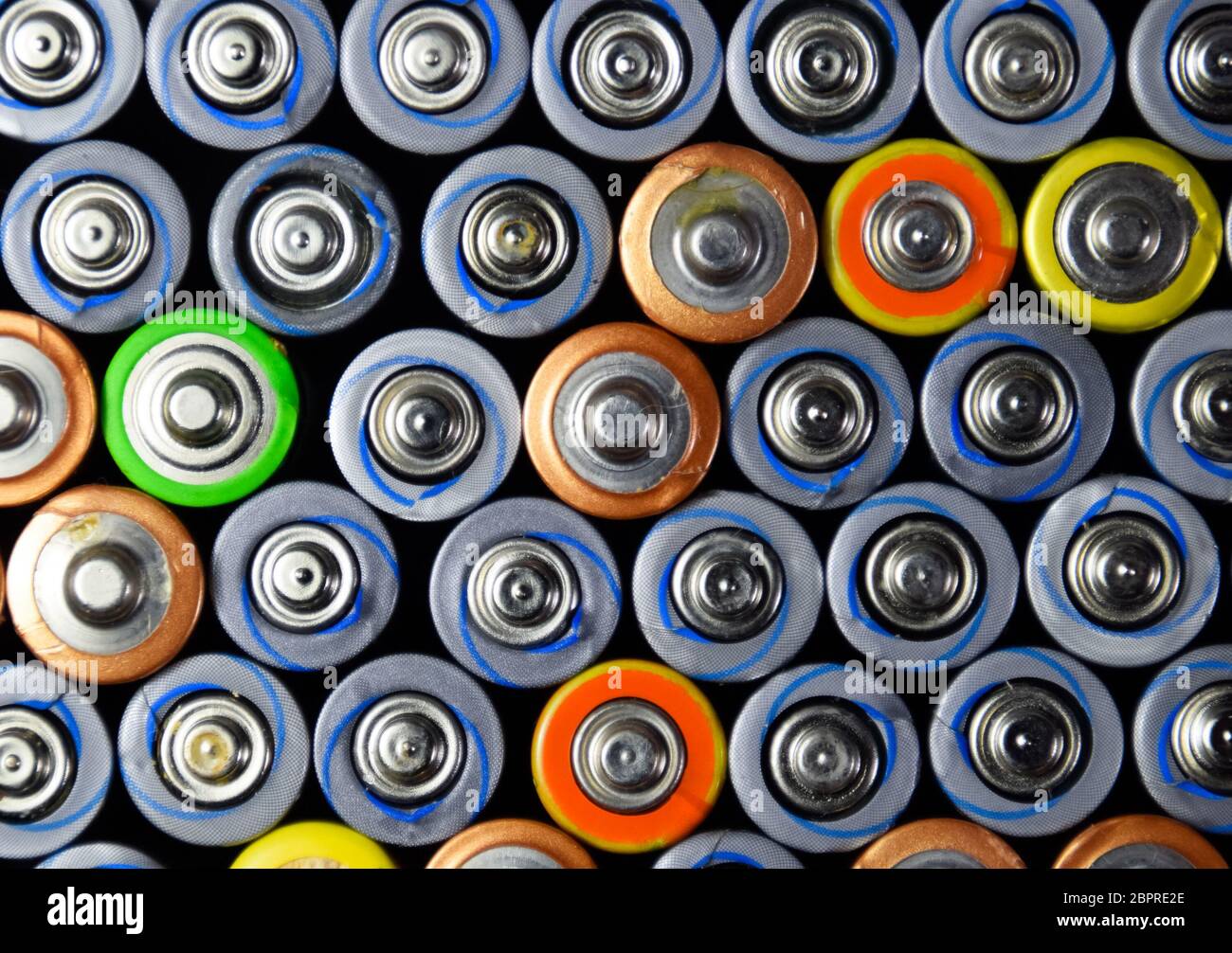 Salt and alkaline batteries, a source of energy for portable technology
