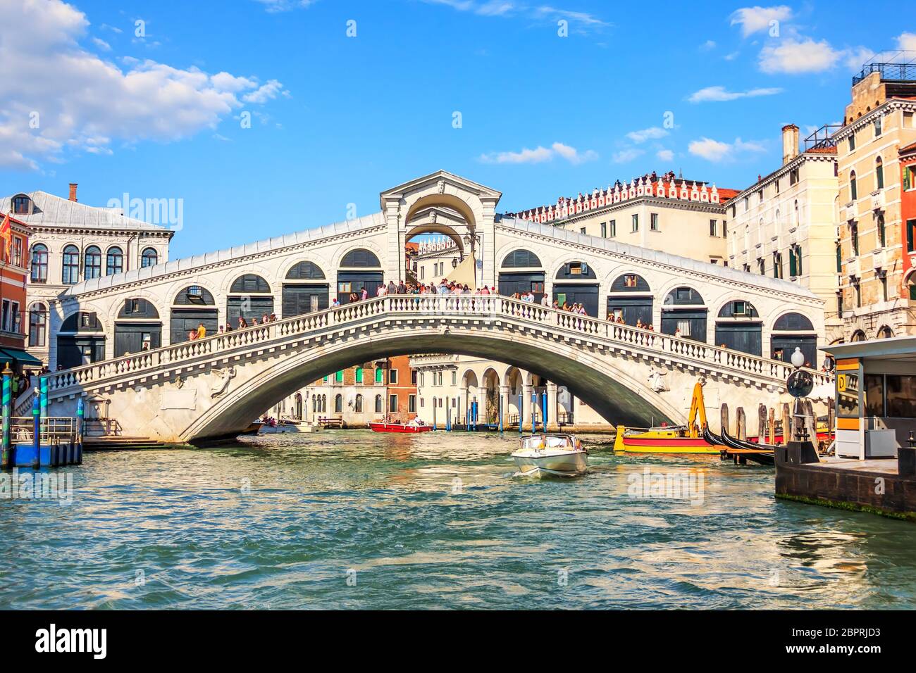 Rialto bridge over the grand canal venice hi-res stock photography and ...