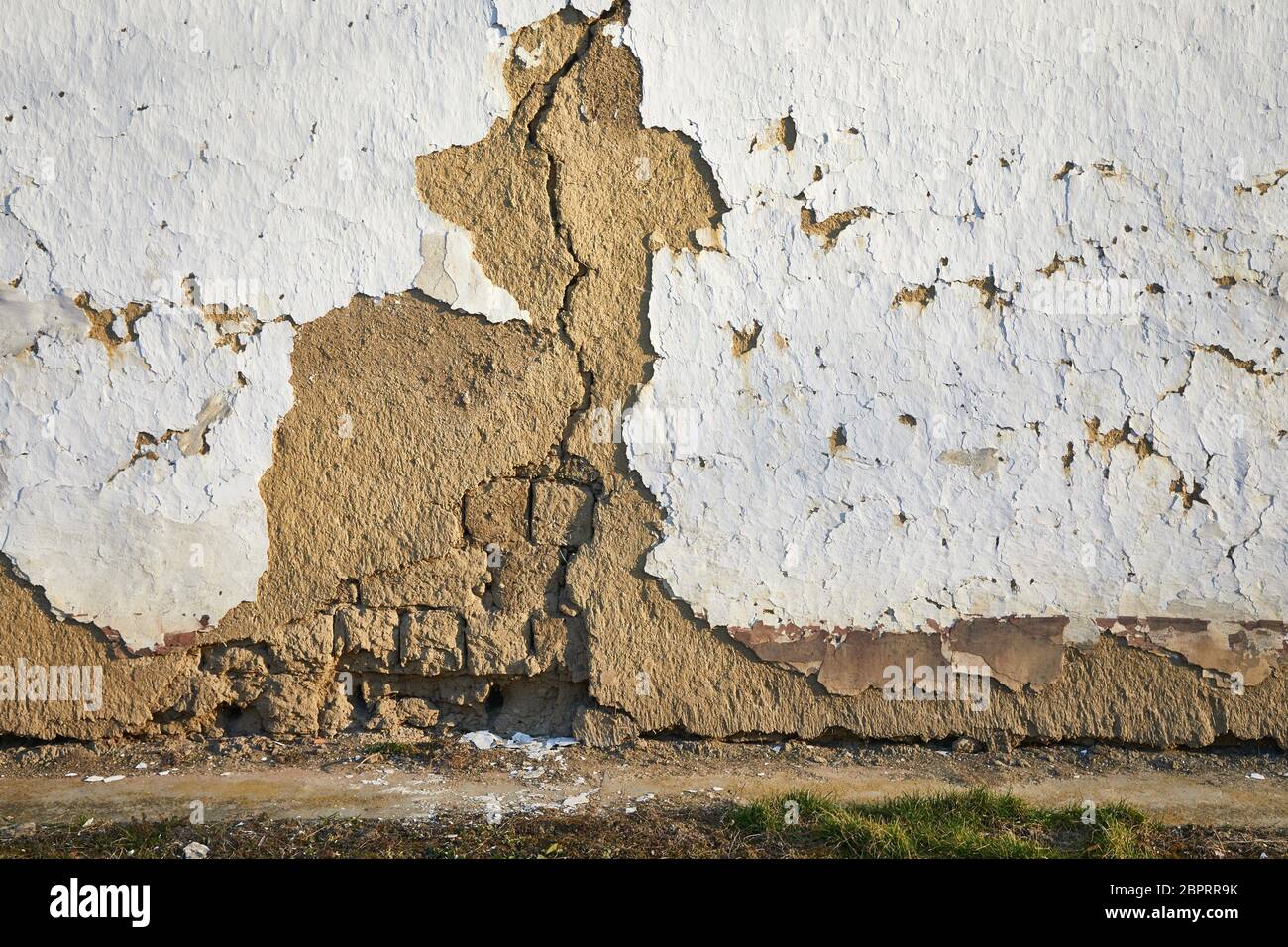 Old house wall falling apart Stock Photo Alamy