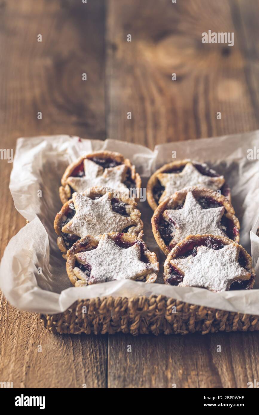Golden pastry christmas mince pies hi-res stock photography and images ...