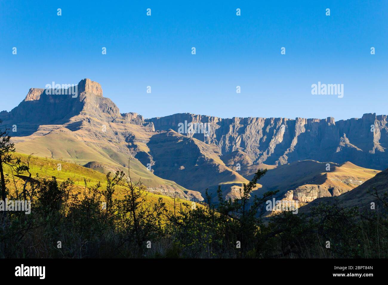 South African landmark, Amphitheatre from Royal Natal National Park ...