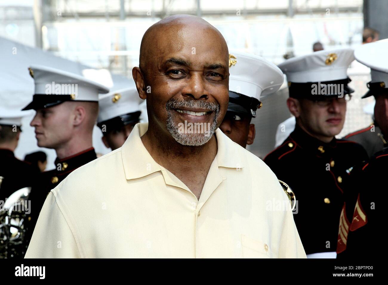 New York, NY, USA. 26 May, 2012. Roscoe Orman, aka, Gordon Robinson, poses with members of Quantico Marine Corps Band at the Sesame Workshop's 'Little Children, Big Challenges' Outreach Launch at the Intrepid Sea-Air-Space Museum. Credit: Steve Mack/Alamy Stock Photo