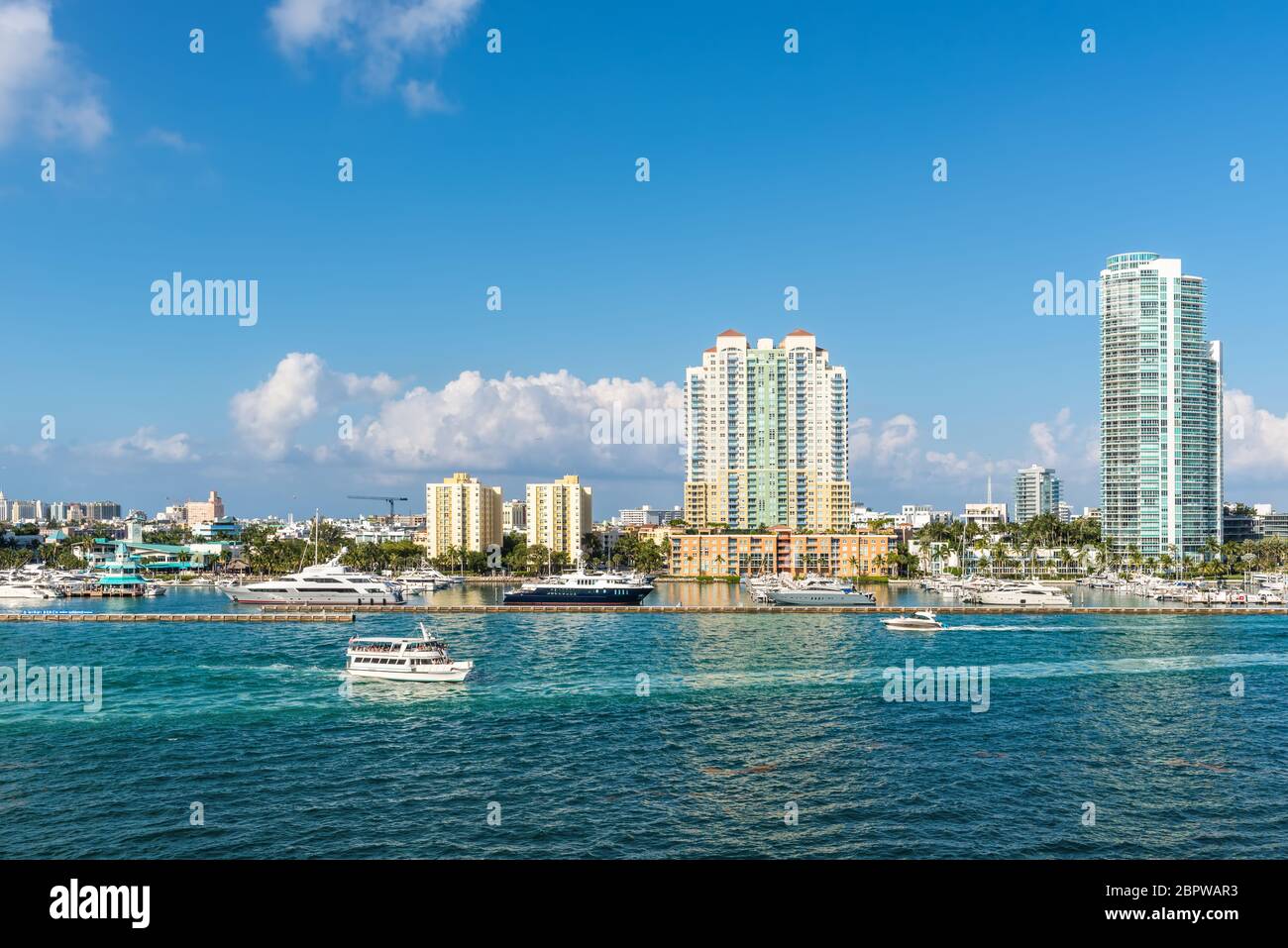 Miami, FL, United States - April 28, 2019: Luxury high-rise condominiums overlooking boat traffic on the Florida Intra-Coastal Waterway (Meloy Channel Stock Photo