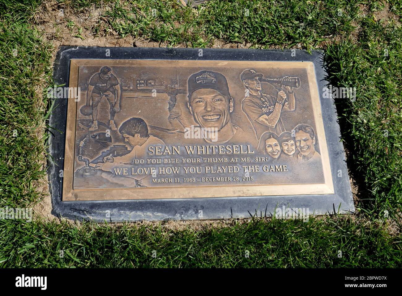 Barry White Grave Los Angeles California Usa 19th May 2020 A General View Of Atmosphere Of Sean Whitesells Grave At Pierce Brothers Westwood Village Memorial Park On May 19 2020 In Los Angeles California Usa Photo By Barry Kingalamy Stock Photo 2BPWD7X