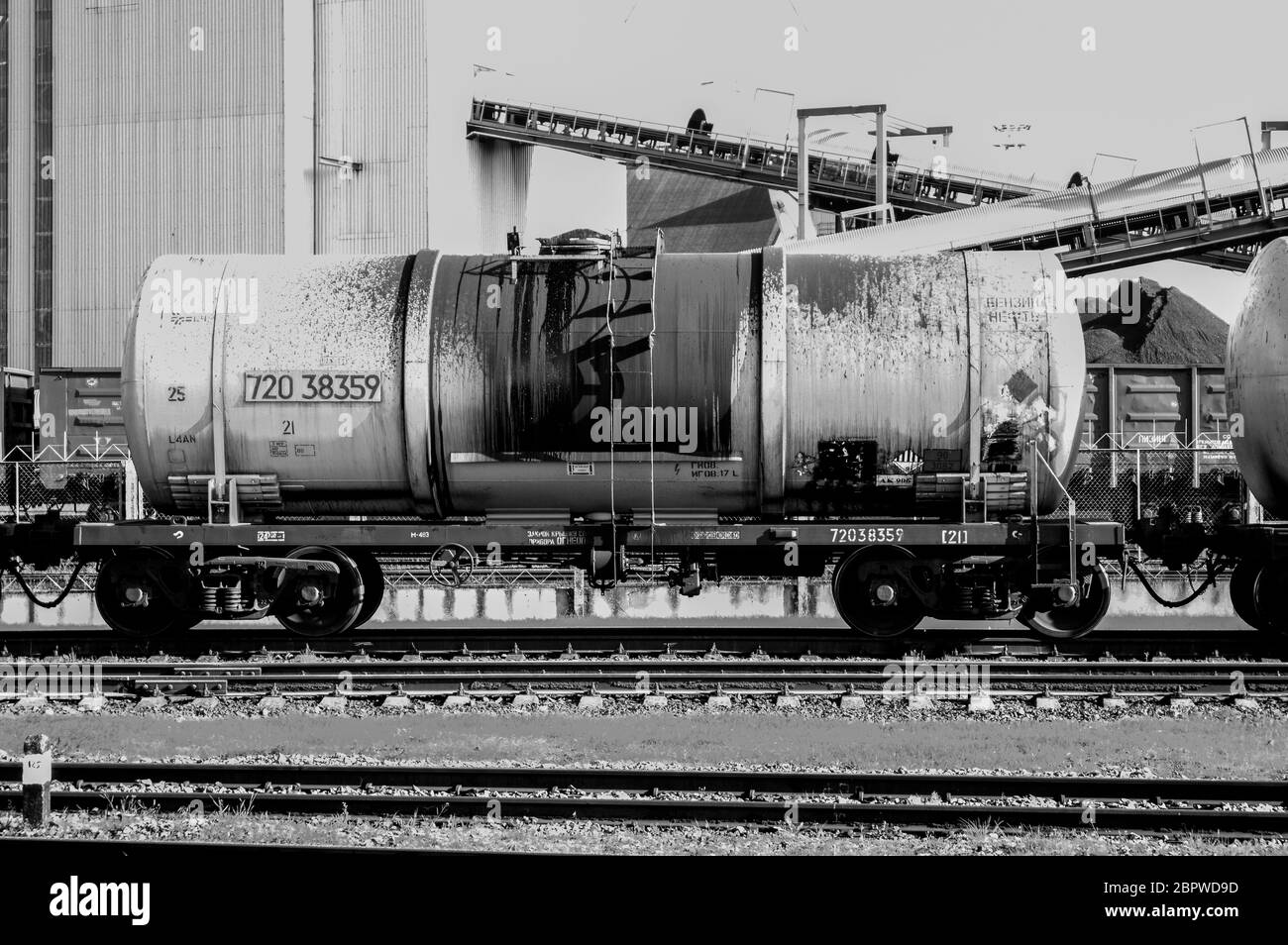 Oil train wagons on oil refinery Stock Photo - Alamy