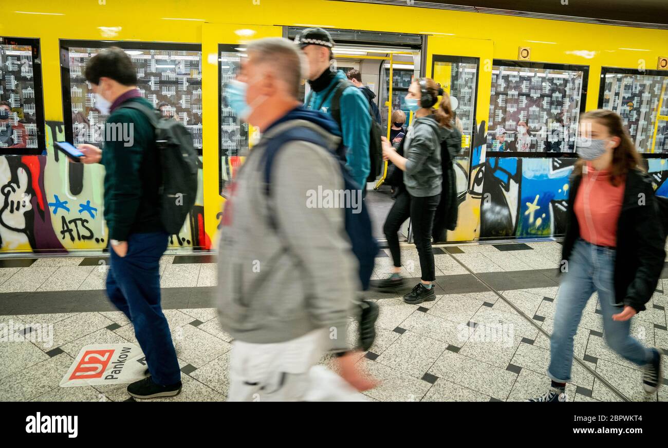 Zoologischer garten u bahn hires stock photography and images Alamy
