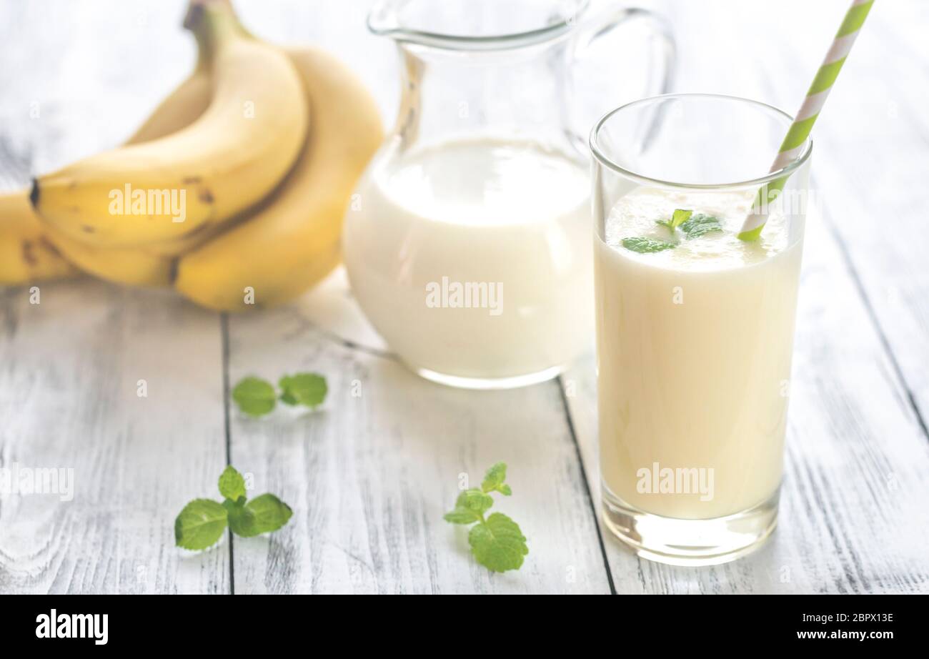 Banana smoothie glass bunch hi-res stock photography and images - Alamy
