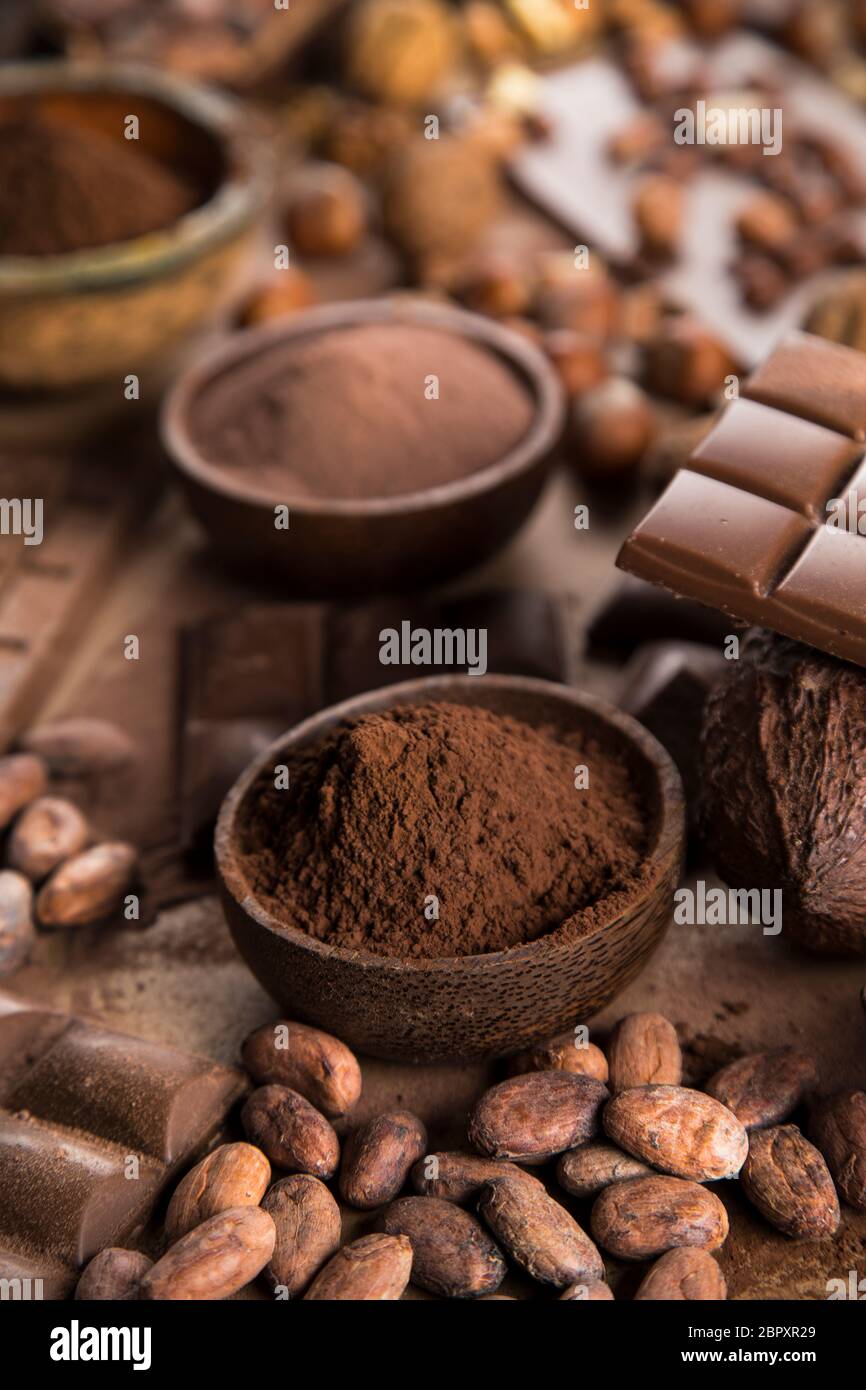 Cocoa pod and chocolate bar and food dessert background Stock Photo Alamy