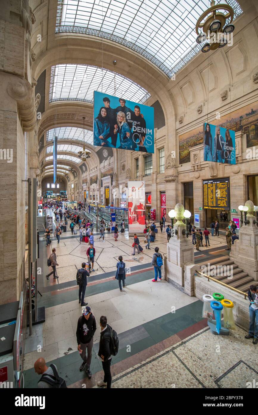 Milan station hi-res stock photography and images - Page 10 - Alamy
