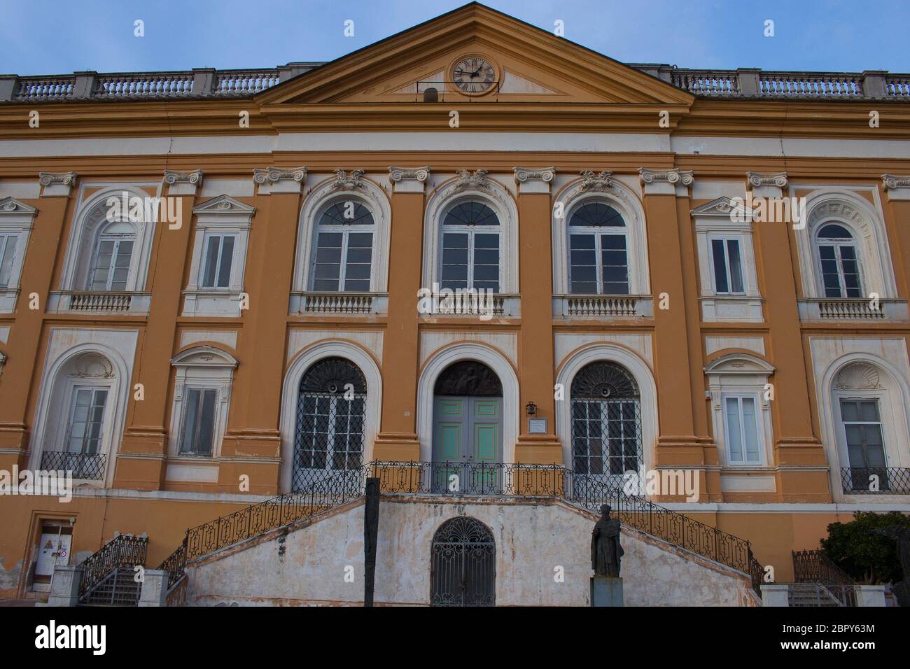 The silk works of San Lucio, Caserta, looms weaving the silk of the Bourbons Stock Photo