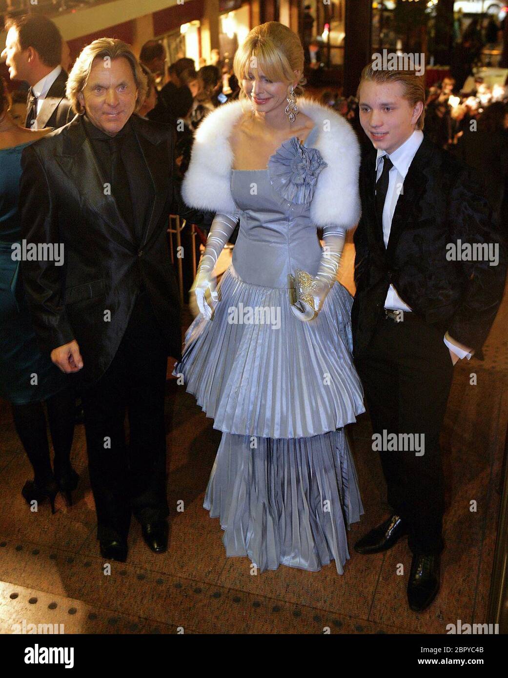 UNESCO Benefiz-Gala in Köln 2008 - Designer Otto Kern mit Ehefrau Naomi Valeska und Sohn Olivier. Stock Photo