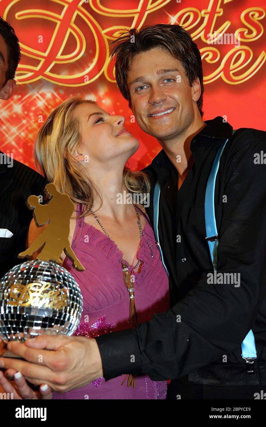 RTL TV-Tanzshow 'Let´s Dance' 1. Staffel 2006 - Sieger Wayne Carpendale und Freundin Sängerin Yvonne Catterfeld. Stock Photo