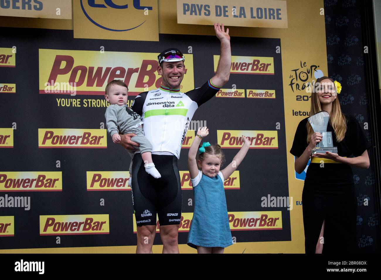 02 07 2016 Angers France Tour De France Stage 3 From Granville To Angers Mark Cavendish Stage Winner On The Podium With His Family Stock Photo Alamy