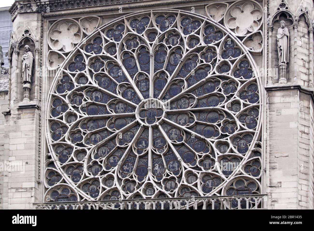 Notre dame paris rose window south hires stock photography and images Alamy
