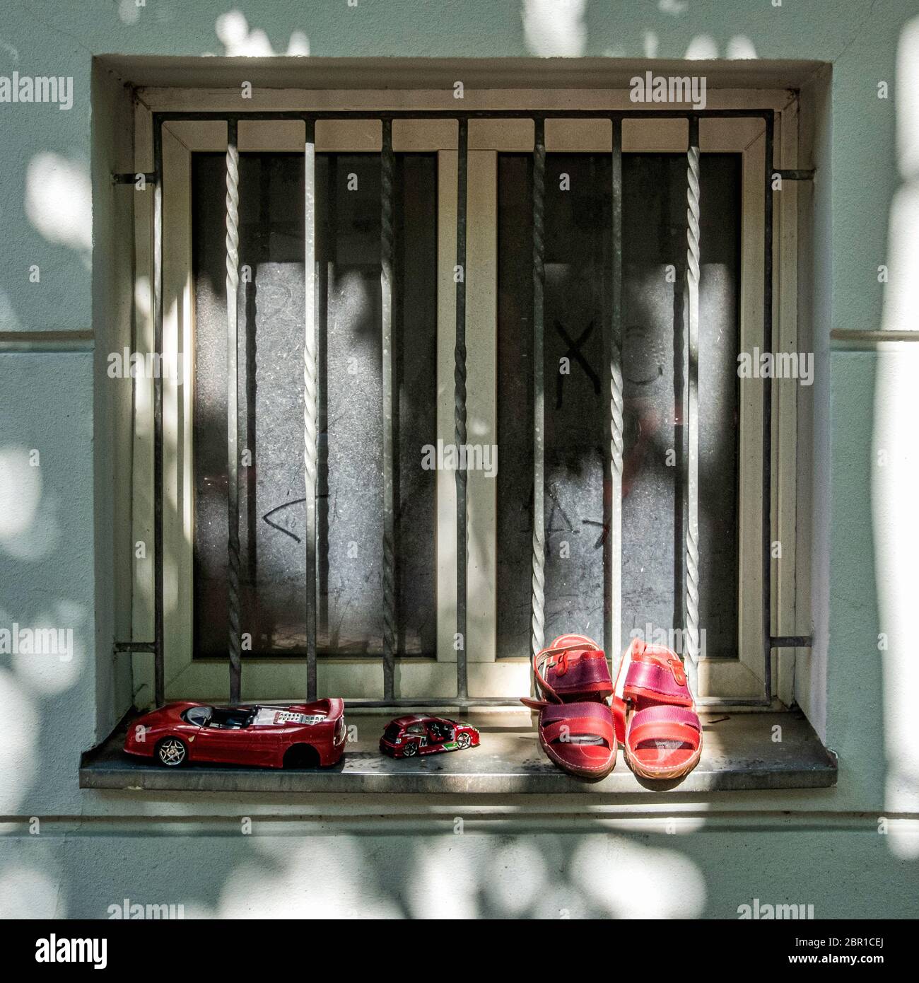 Sandals & Toy cars - Unwanted goods left on windowsill as gifts for passersby in Mitte, Berlin, Germany Stock Photo