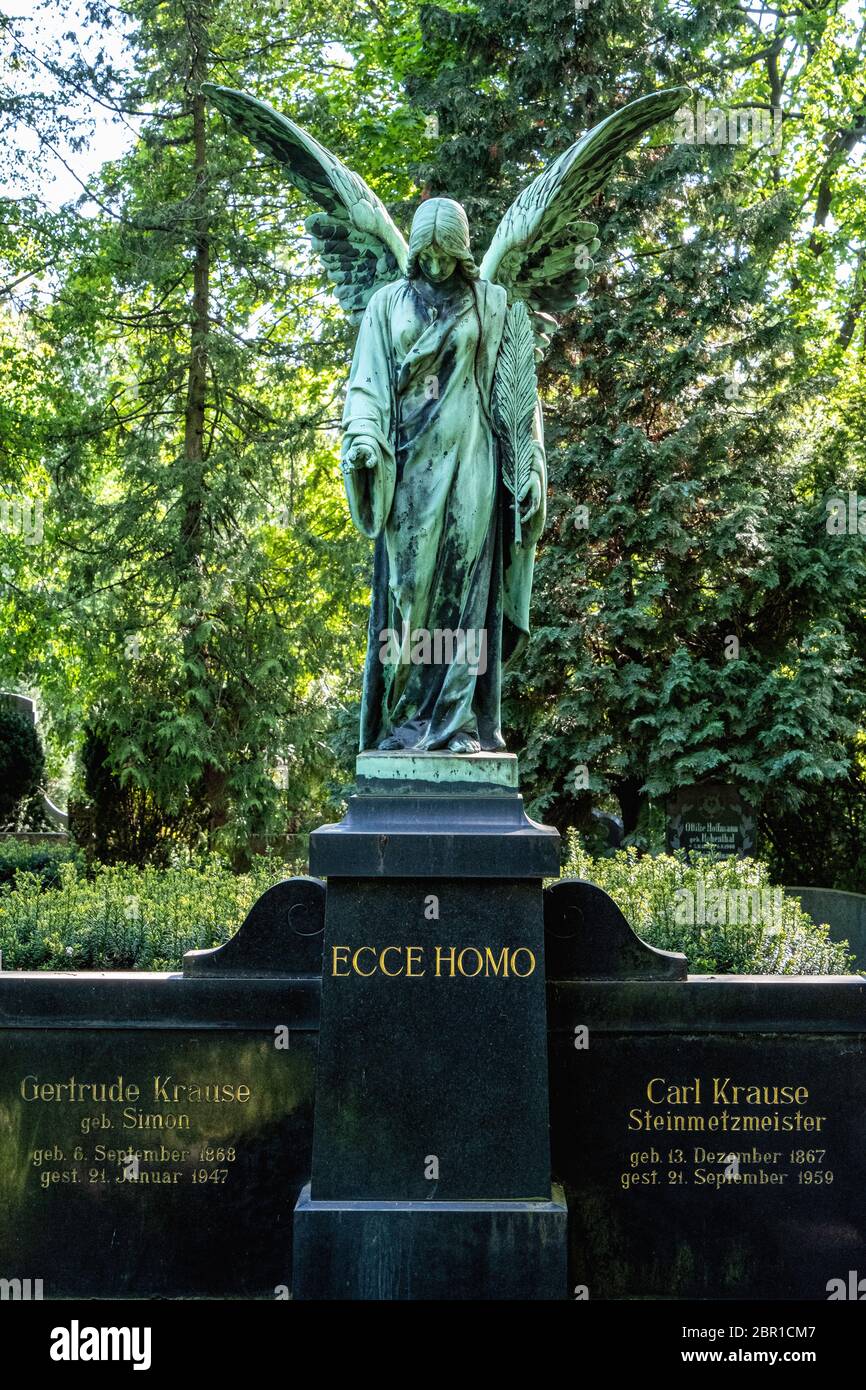 Bronze angel on grave of Krause family in the St. Elizabeth cemetery in Mitte, Berlin Stock Photo