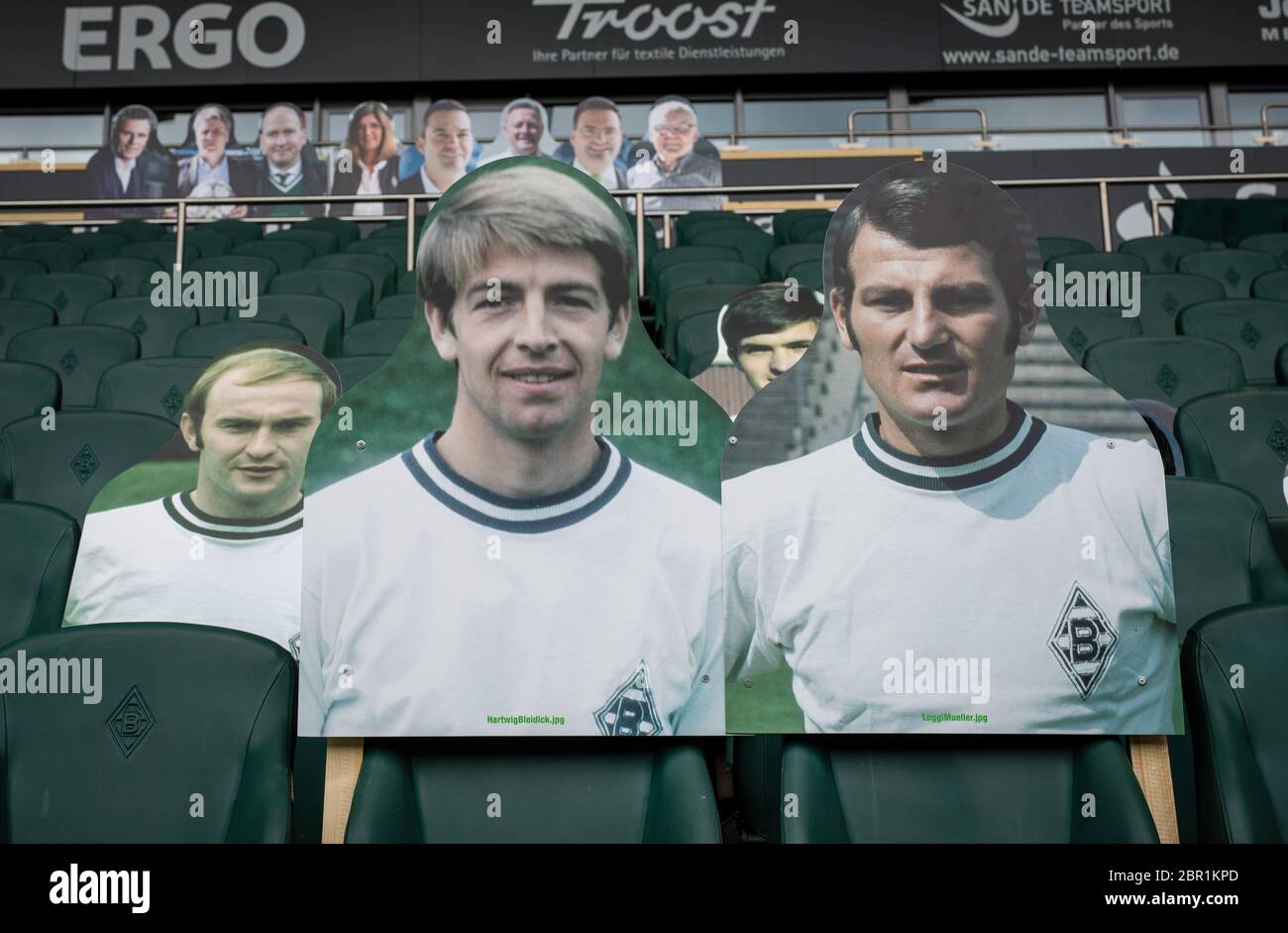 Mönchengladbach, 20.05.2020 Die Gladbach Legenden Hartwig Leidig und Luggi Müller Fans von Borussia Mönchengladbach können Aufgrund der Corona Pandemi Stock Photo