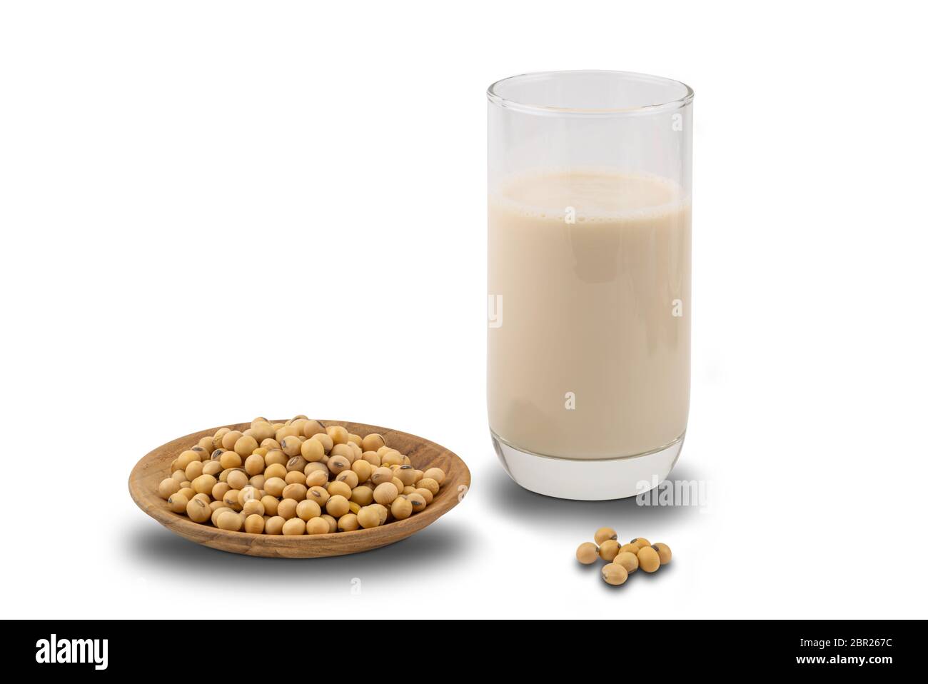 https://c8.alamy.com/comp/2BR267C/soymilk-in-a-glass-and-soy-beans-in-a-wooden-plate-on-white-background-with-clipping-path-2BR267C.jpg