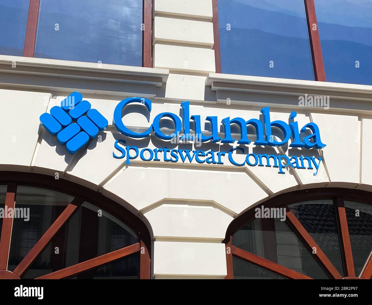 Roermond, Netherlands - May 19. 2020: View on facade with logo lettering of Columbia  sportswear company at shop entrance Stock Photo - Alamy