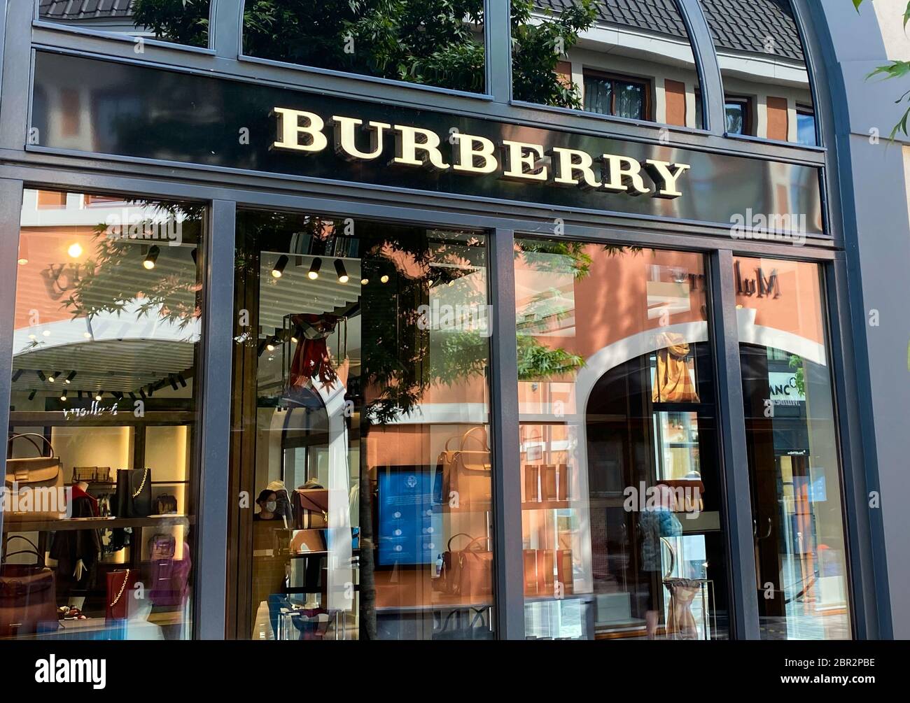 Roermond, Netherlands - May 19. 2020: View on facade with logo lettering of  Burberry fashion company at shop entrance Stock Photo - Alamy