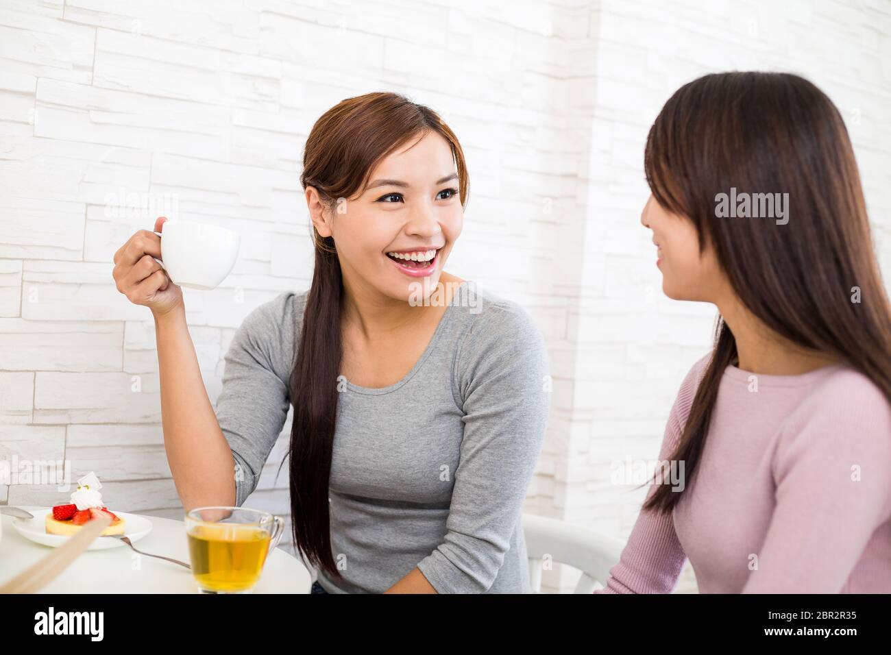 Friends having lunch at a cafe Stock Photo Alamy