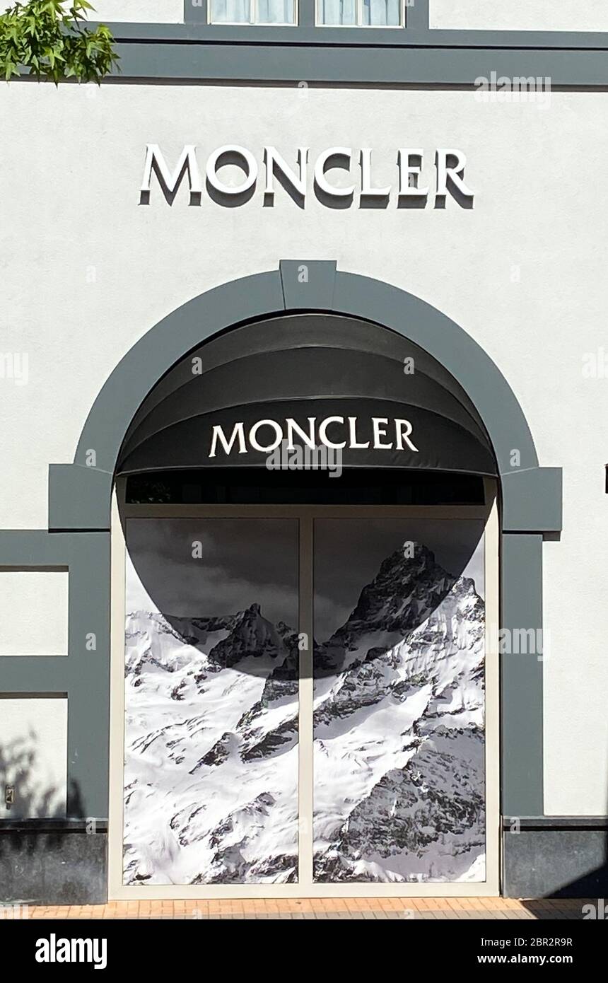 Roermond, Netherlands - May 19. 2020: View on facade with logo lettering of  Moncler fashion company at shop entrance Stock Photo - Alamy