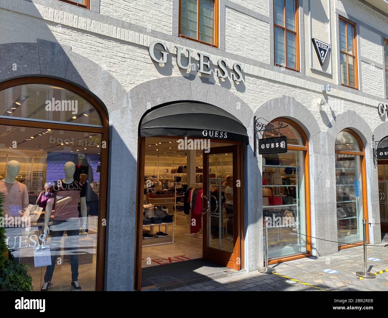 Roermond, Netherlands - May 19. 2020: View on facade with logo lettering of  Guess fashion company at shop entrance Stock Photo - Alamy