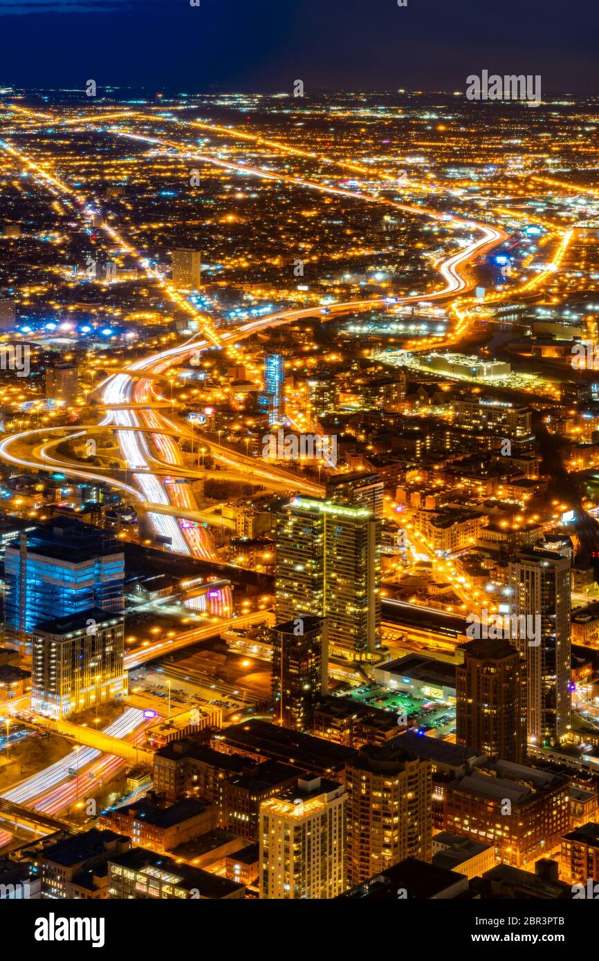 Sunset aerial view of Chicago Skylines building at Chicago downtown in ...