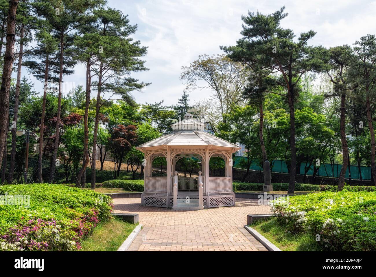 Korean gazebo hires stock photography and images Alamy