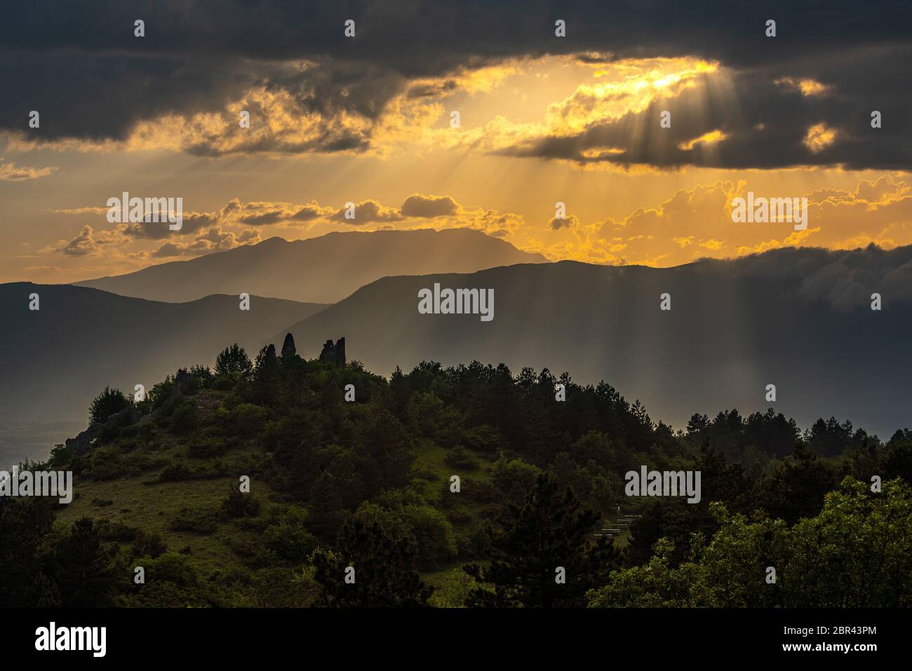 dramatic sunset over the valleys and mountains of Abruzzo.  Pratola Peligna, Abruzzo region, Italy, Europe Stock Photo