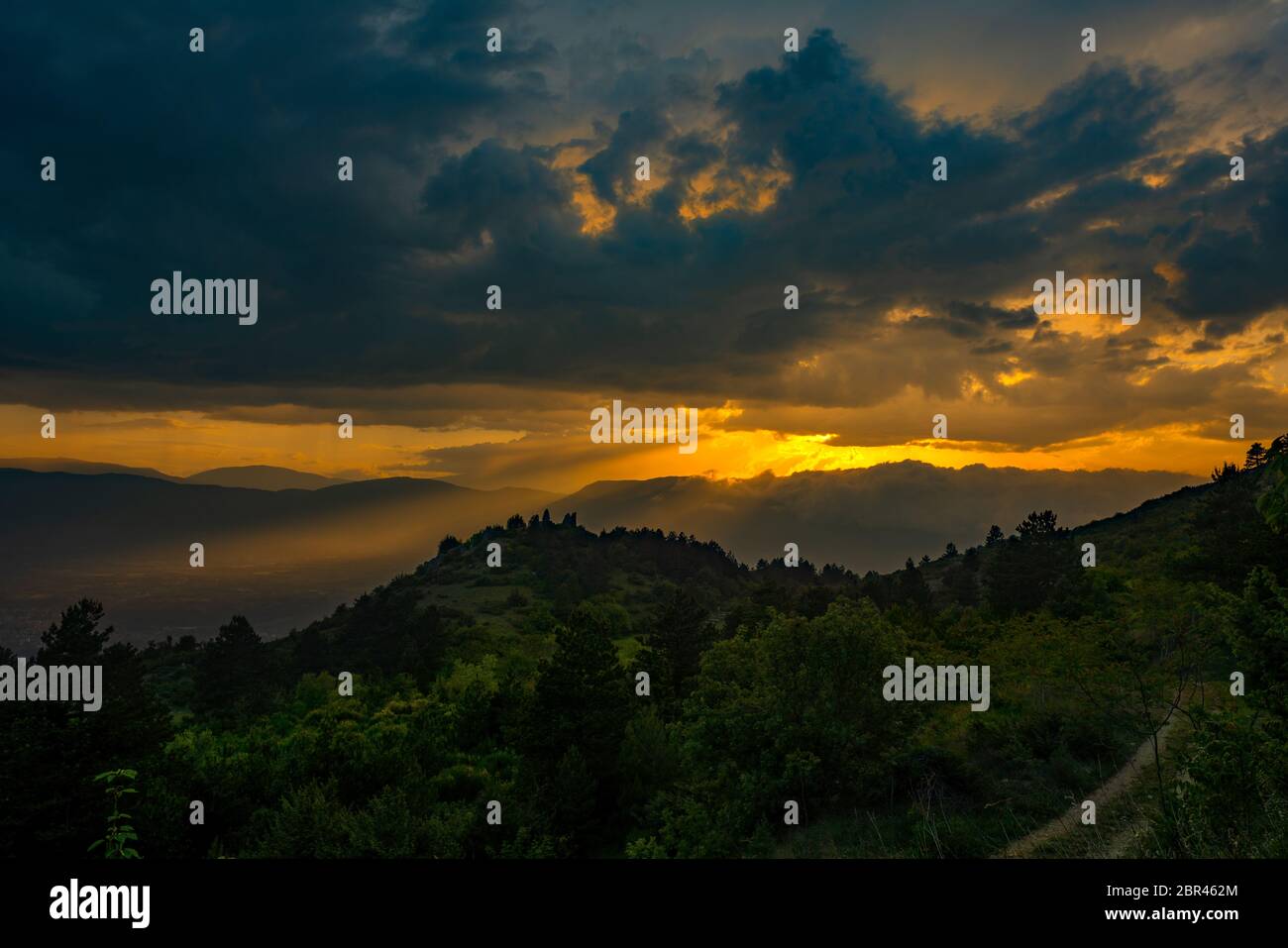 dramatic sunset over the valleys and mountains of Abruzzo.  Pratola Peligna, Abruzzo region, Italy, Europe Stock Photo