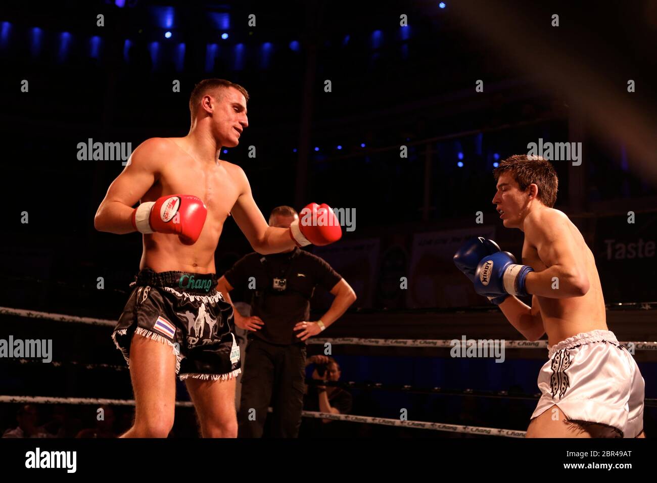 Muay Thai World Series Bournemouth Vs The World Muaythai fighters from Bournemouth take Uk's best Muay Thai fighters for the Chang cup at Bournemouth's 02 Academy Stock Photo - Alamy