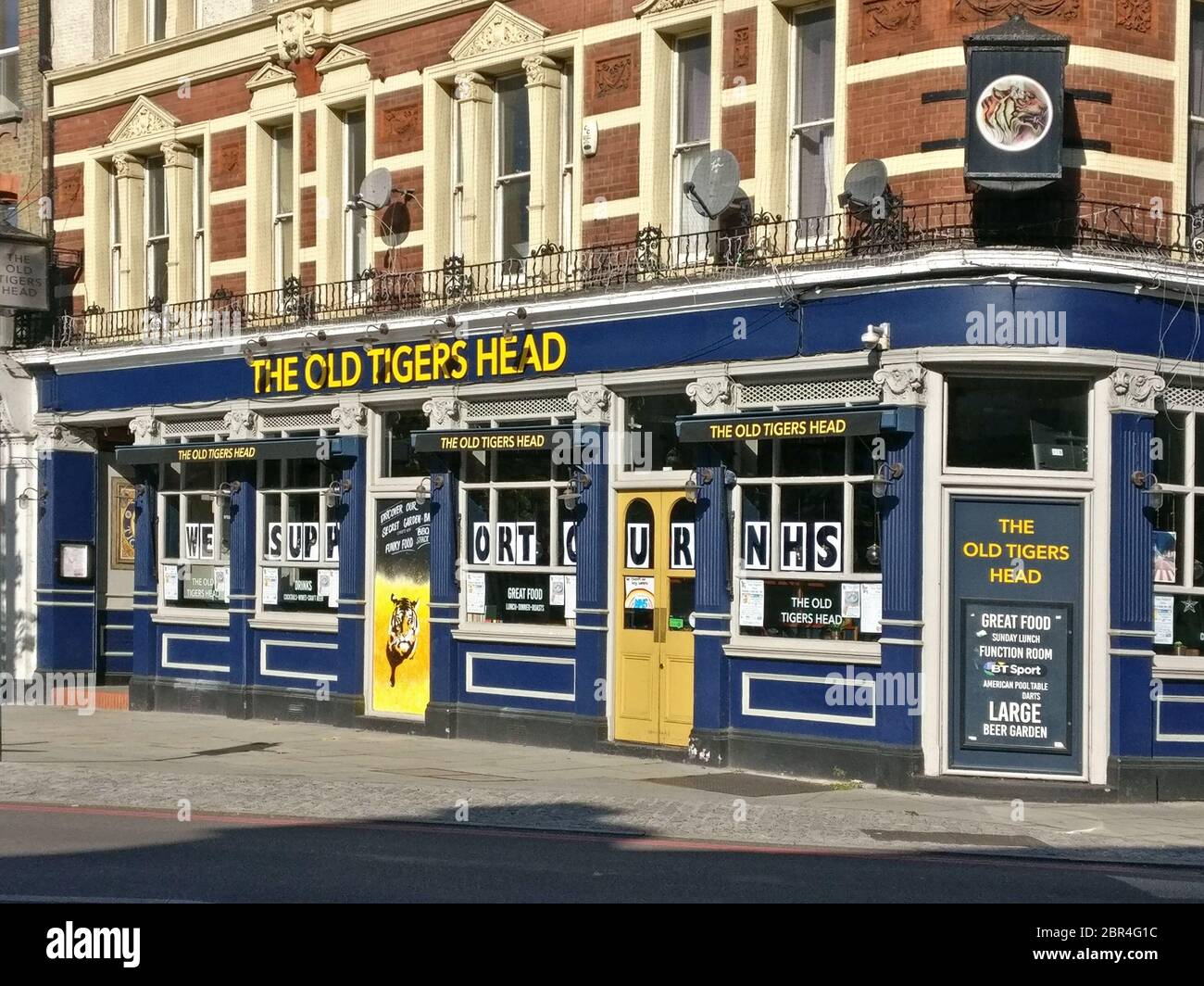 London, United Kingdom - April 20, 2020: WE SUPPORT OUR NHS signs on windows of The Old Tigers Head pub. Most bars and restaurants are closed during c Stock Photo