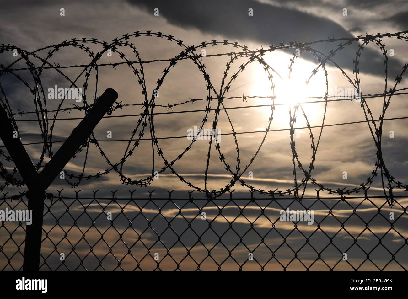 Blurred background with rusty metal wire on a fence Stock Photo - Alamy