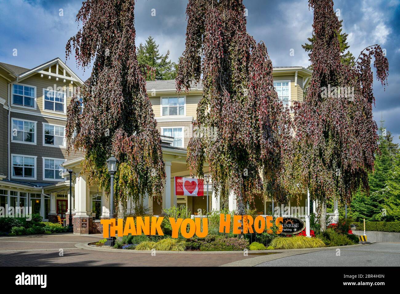 Covid pandemic, Thank you Heroes sign at Sunrise Senior Living, long-term care facility, Lynn Valley, North Vancouver, British Columbia, Canada Stock Photo