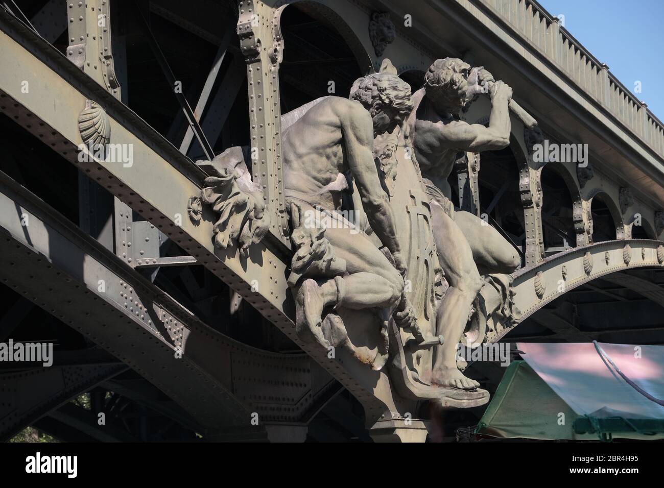 Bridge of Bir-Hakeim - Blacksmith Sculpture Stock Photo