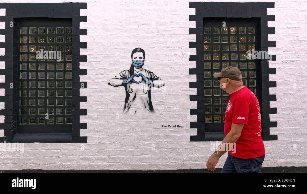 Glasgow, Scotland, UK 20th May, 2020: UK Weather:Sunny day saw people return to the streets and the health service and coronavirus murals of the rebel bear.. Copyrite Gerard Ferry/ Alamy Live News Stock Photo