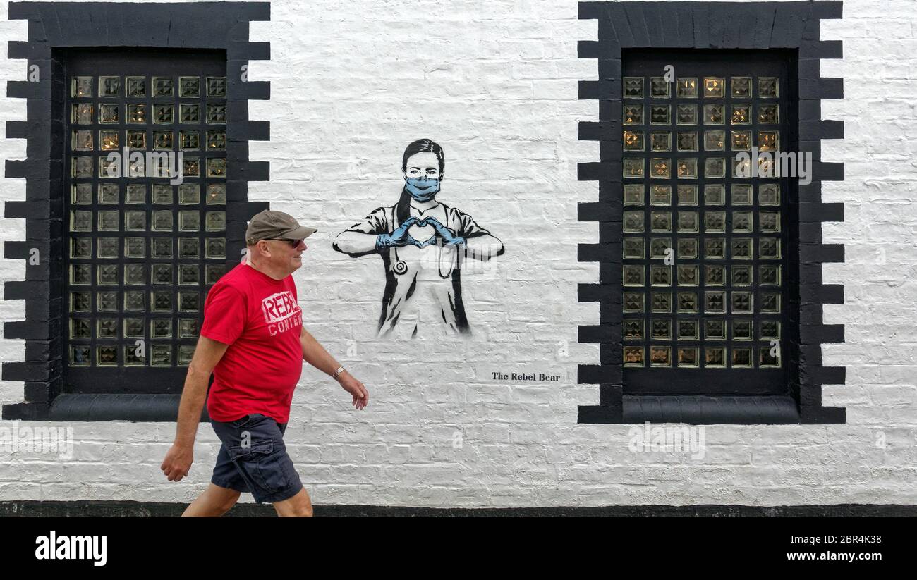 Glasgow, Scotland, UK 20th May, 2020: UK Weather:Sunny day saw people return to the streets and the health service and coronavirus murals of the rebel bear.. Copyrite Gerard Ferry/ Alamy Live News Stock Photo