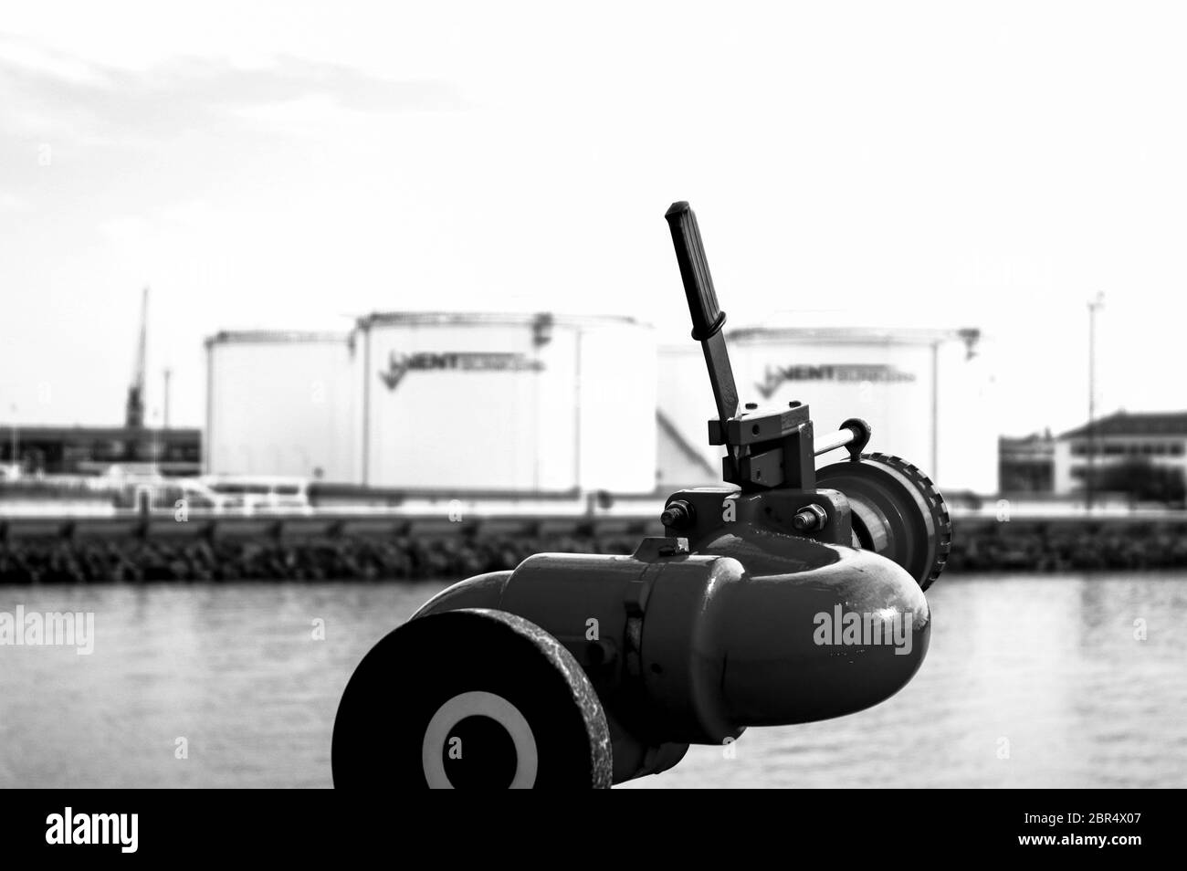 Oil pumps. Offshore Industry oil and gas production petroleum pipeline Stock Photo Alamy