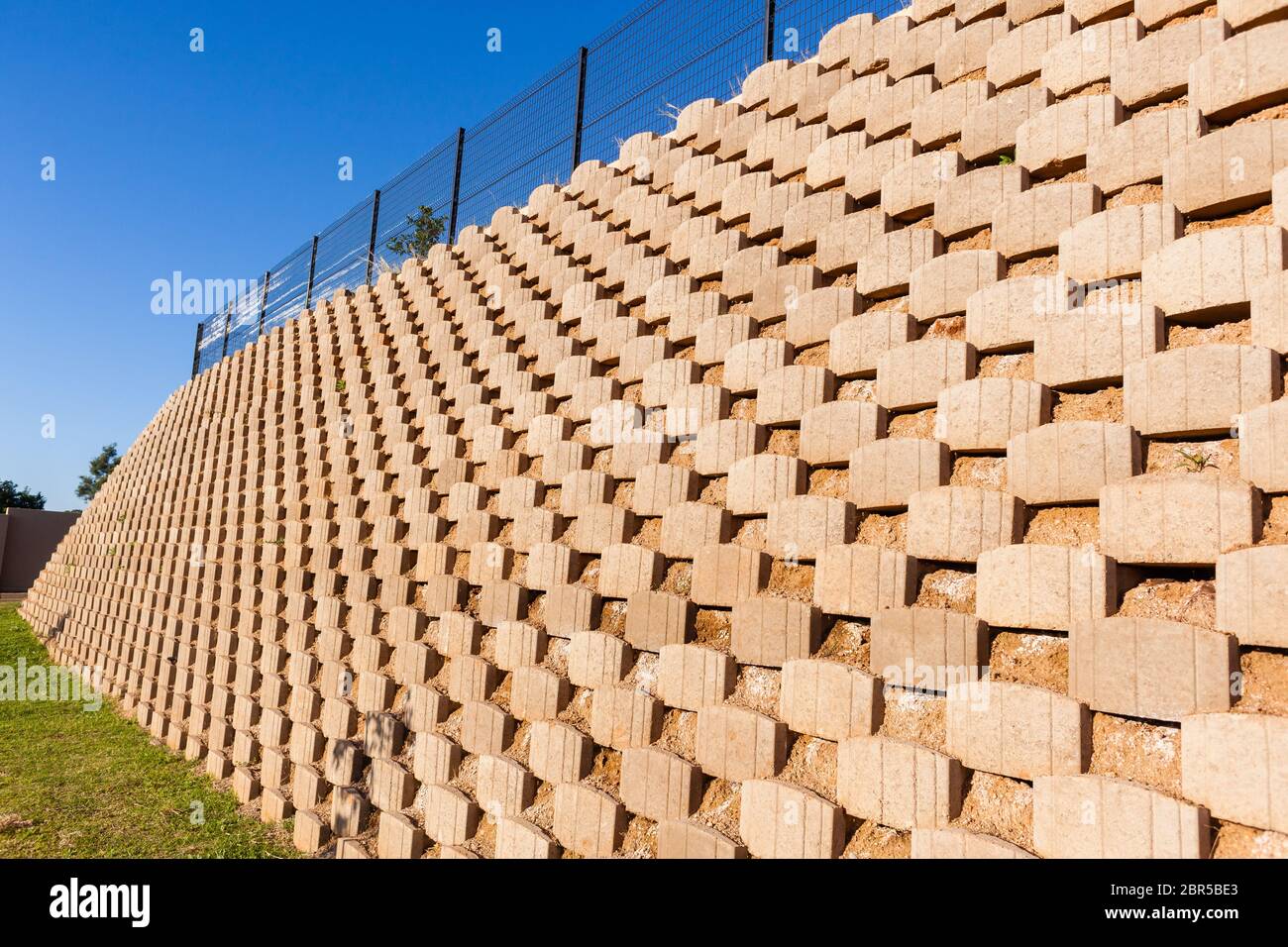 Wall retaining blocks inter locking concrete products in construction ...