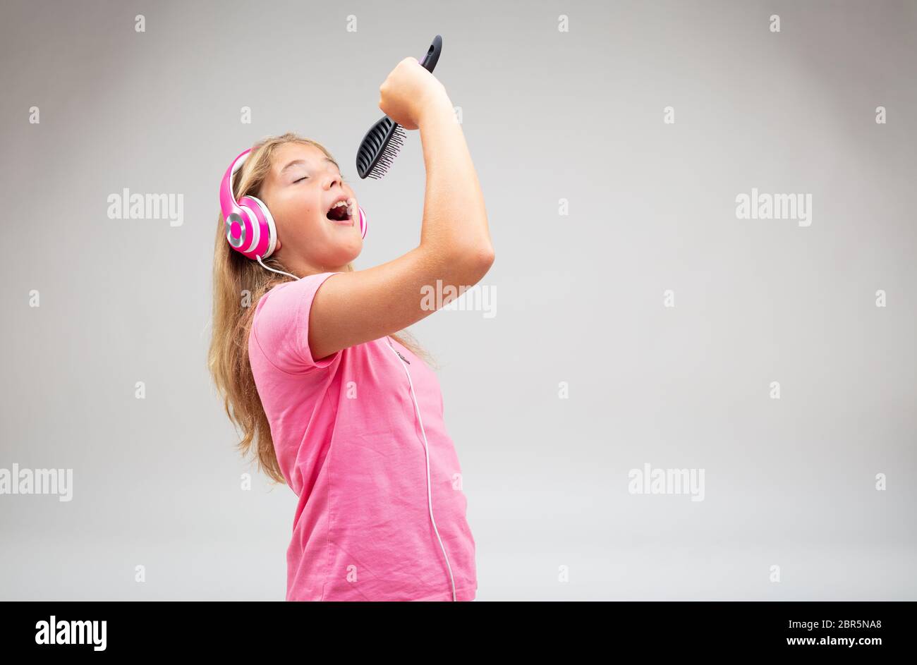 Girl singing along headphones hi res stock photography and images