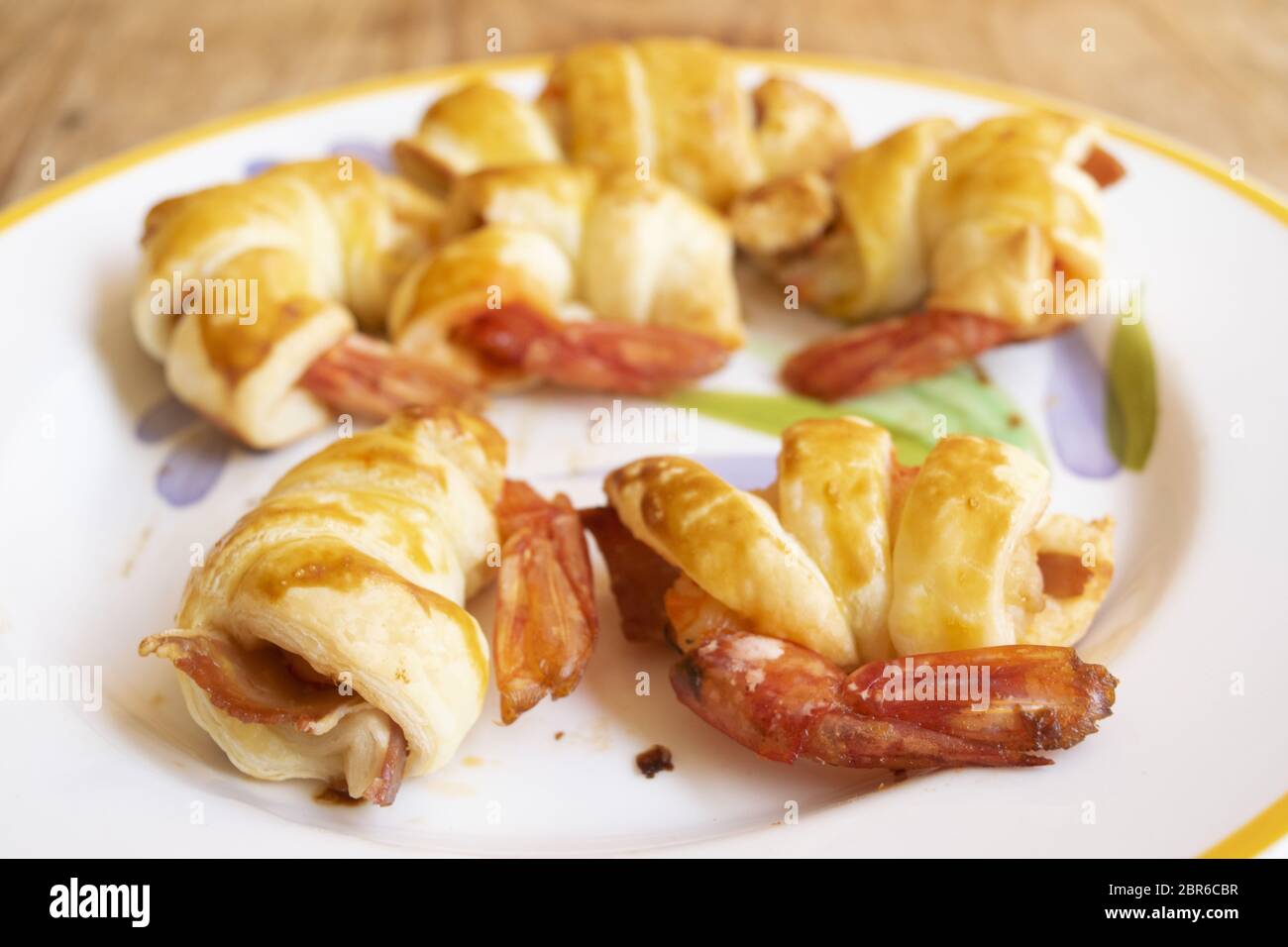 jumbo shrimps in crispy puff pastry Stock Photo Alamy