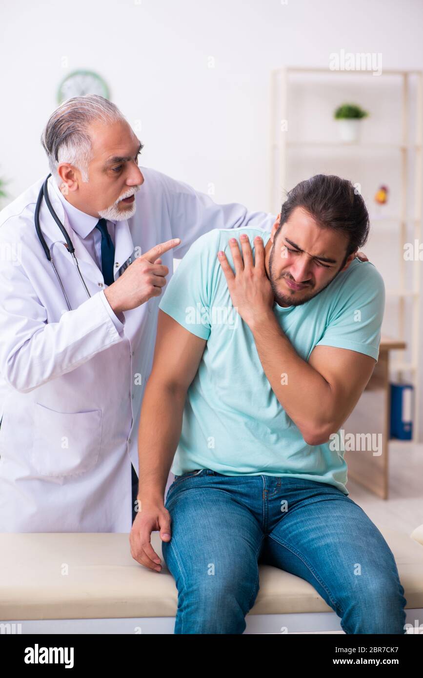 Doctor examining injured shoulder hi-res stock photography and images ...