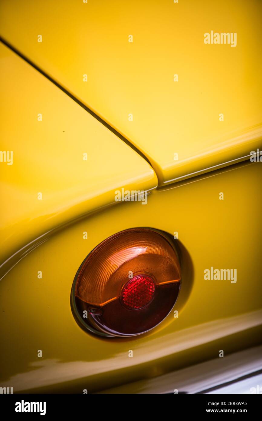 Yellow vintage car 50s style hi-res stock photography and images - Alamy
