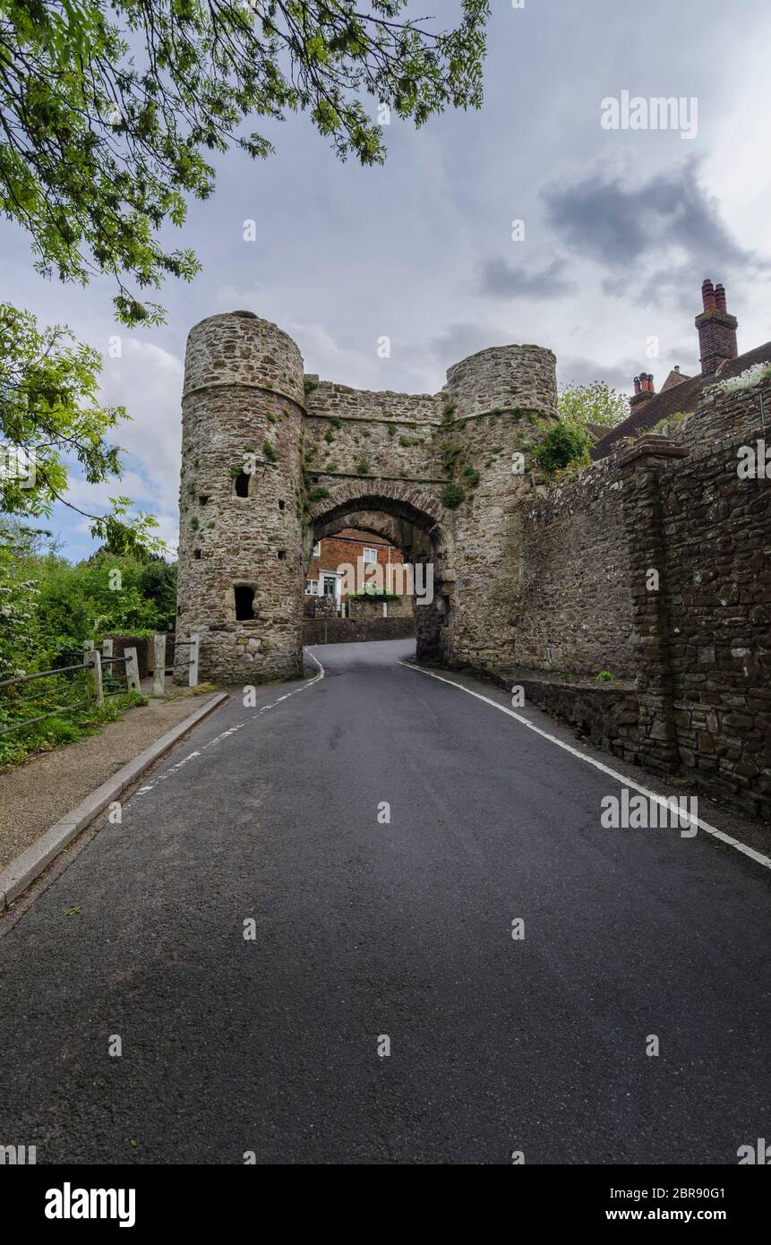 ancient-stone-gateway-to-the-small-town-of-winchelsea-east-sussex