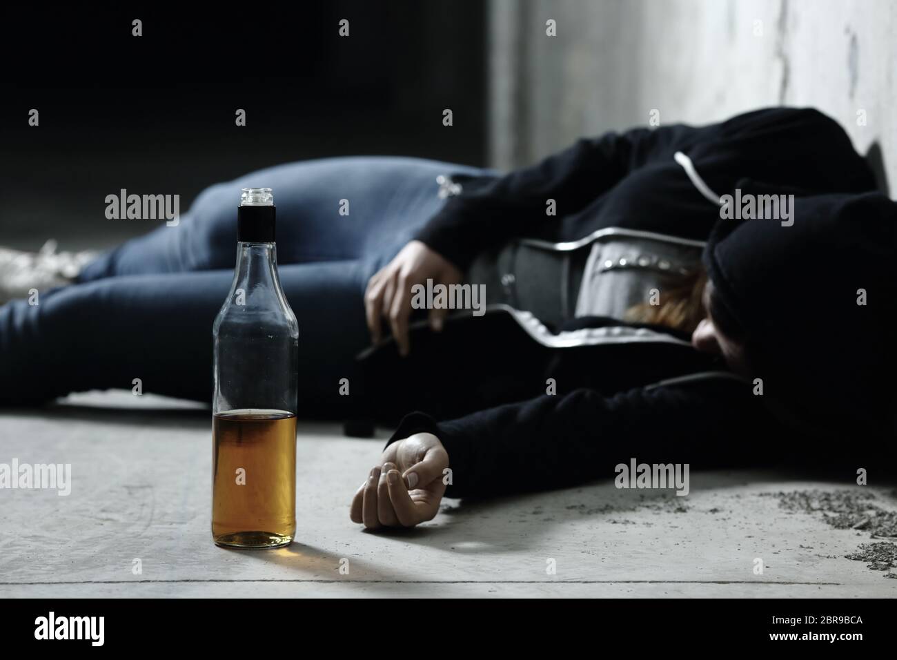 Drunk girl asleep hires stock photography and images Alamy