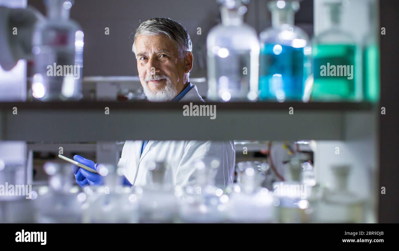 Senior male researcher carrying out scientific research in a lab ...