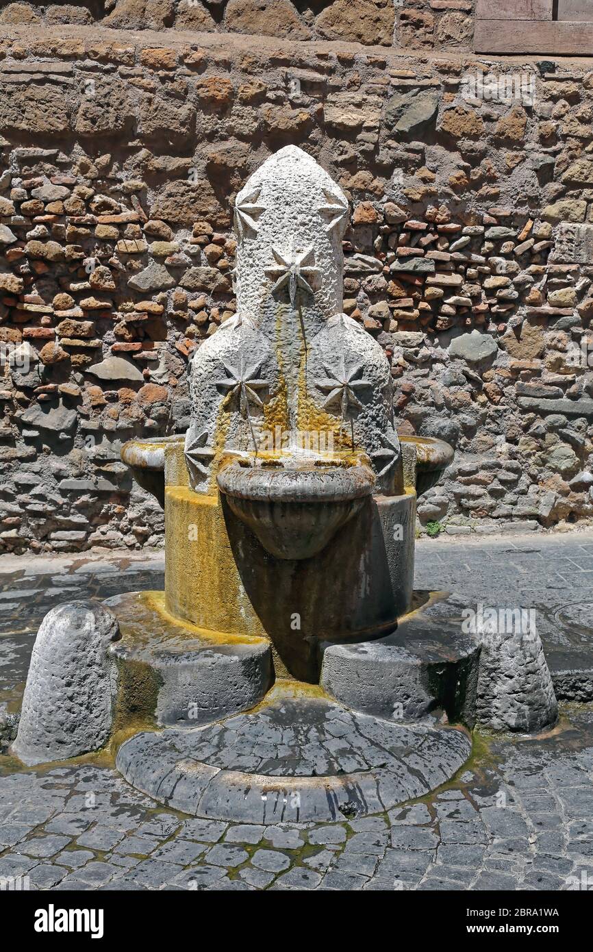 Drinking Water Fountain at Street In Rome Italy Stock Photo - Alamy