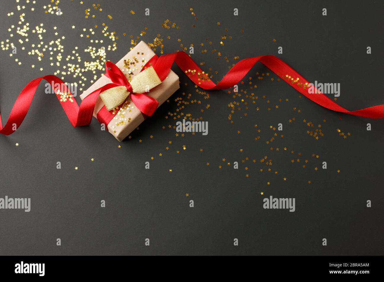 Gold stars confetti hi-res stock photography and images - Alamy